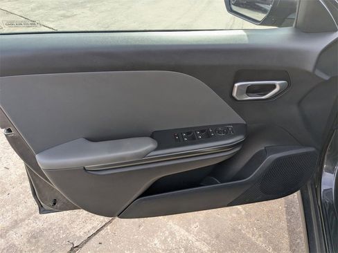 Used 2025 Kia K4 LXS image 11