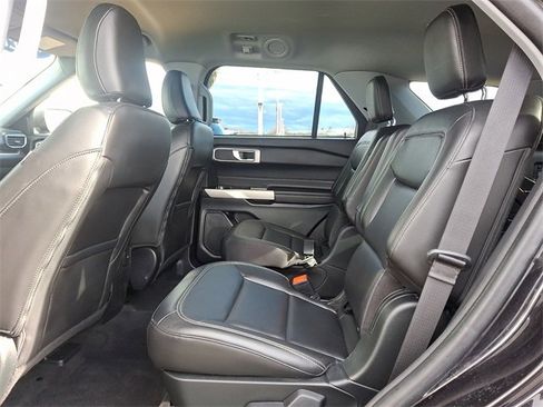 Used 2022 Ford Explorer XLT w/ Equipment Group 202A image 10