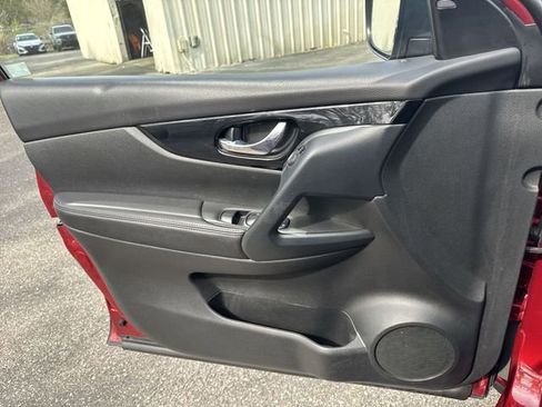 Used 2020 Nissan Rogue Sport SV image 24