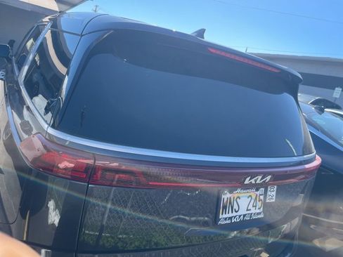 Used 2022 Kia Carnival LX image 8