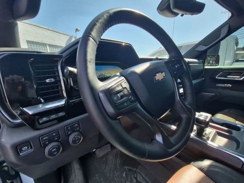 Used 2024 Chevrolet Silverado 1500 High Country w/ High Country Premium Package AWD/4WD image 10