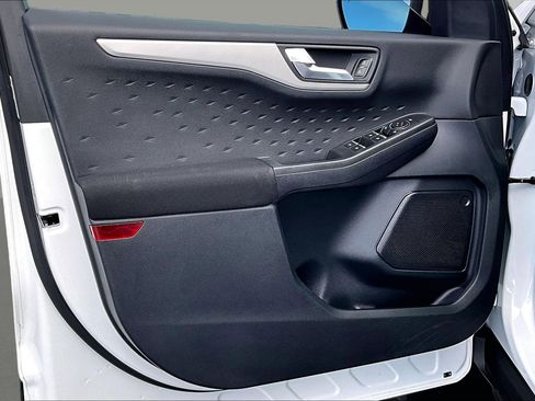 Used 2020 Ford Escape SE image 16