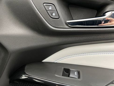 Used 2025 Chevrolet Trax LT image 25