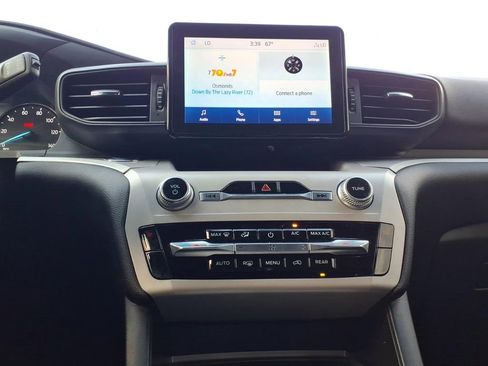 Used 2023 Ford Explorer XLT image 18