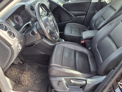 Used 2016 Volkswagen Tiguan S image 6
