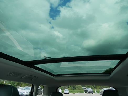 New 2025 Volkswagen Taos SE image 15