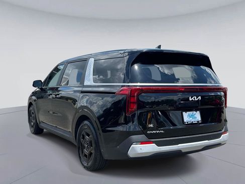 Used 2025 Kia Carnival FWD image 6
