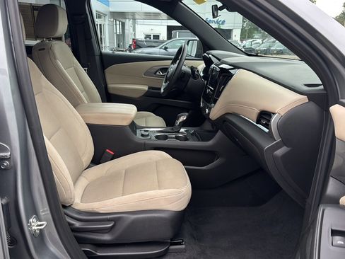 Used 2023 Chevrolet Traverse LS image 16