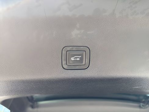 Used 2025 Chevrolet Tahoe LT image 30