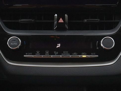 Used 2023 Toyota Corolla LE image 11