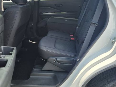 Used 2024 Nissan Pathfinder SV AWD/4WD image 2
