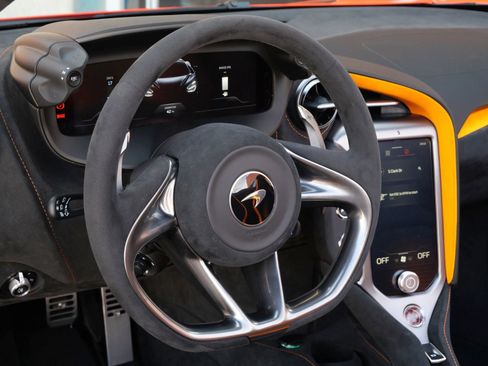 Used 2024 McLaren 750S Spider RWD image 9