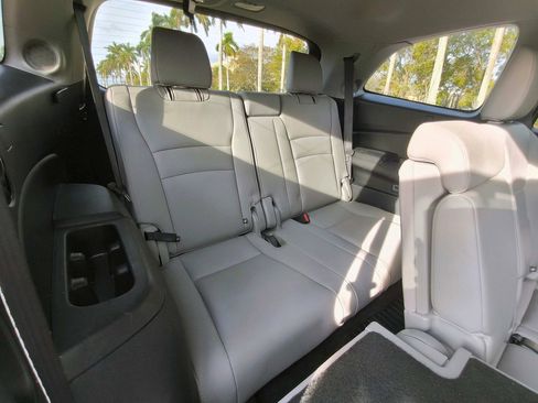 Used 2017 Honda Pilot Touring image 15