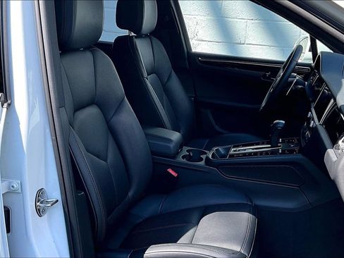 Certified 2026 Porsche Macan AWD/4WD image 12