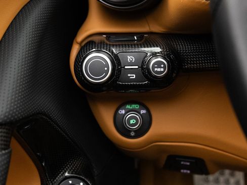 Used 2021 Ferrari 812 GTS RWD image 32