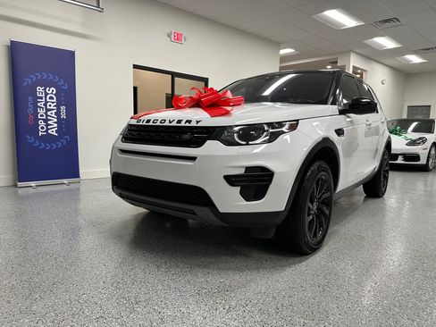 Used 2019 Land Rover Discovery Sport SE image 3