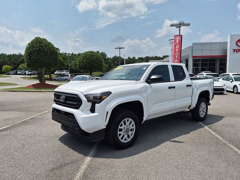 Used 2024 Toyota Tacoma SR AWD/4WD image 7