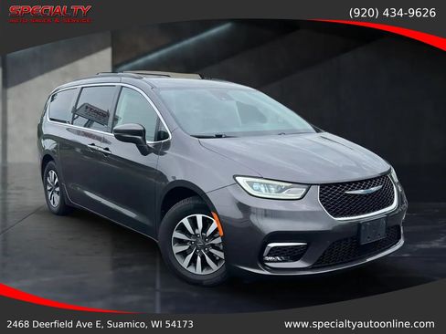 Used 2021 Chrysler Pacifica Touring w/ Cold Weather Group FWD image 2