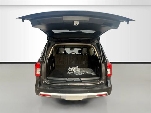 Used 2023 Ford Expedition Max XLT image 26