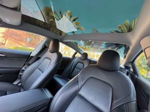 Used 2022 Tesla Model 3 Performance image 19