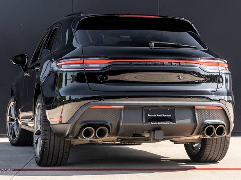 Certified 2024 Porsche Macan AWD/4WD image 3