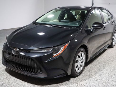 Used 2020 Toyota Corolla LE FWD image 29