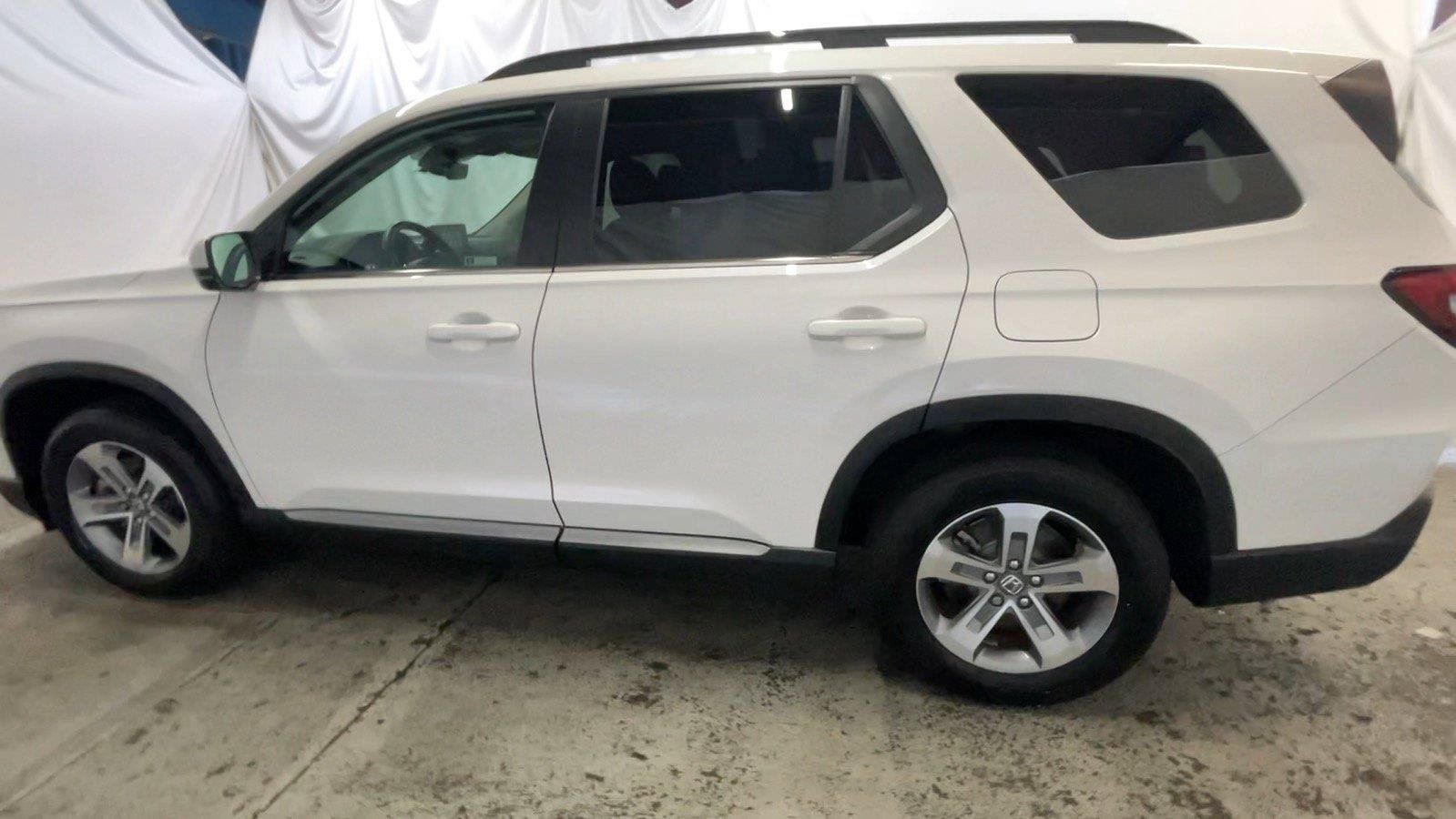 Certified 2025 Honda Pilot EX-L image 11