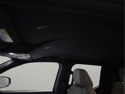 Certified 2025 Toyota Tacoma SR5 AWD/4WD image 12
