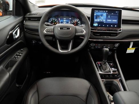 New 2026 Jeep Compass Latitude image 18