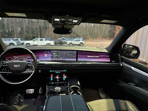 Used 2025 Cadillac Escalade Sport image 31