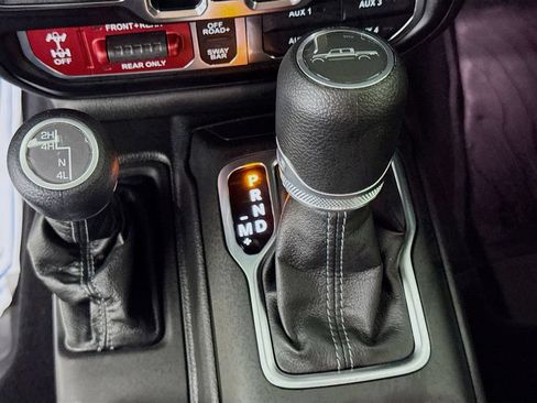 Used 2025 Jeep Gladiator Rubicon w/ Safety Group AWD/4WD image 22