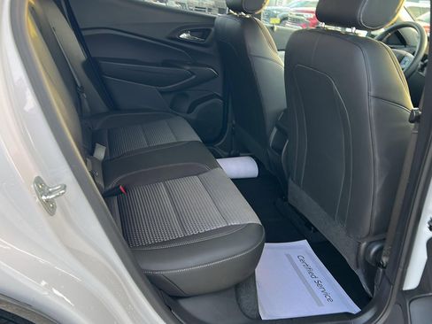 Used 2025 Chevrolet Trax LT image 15