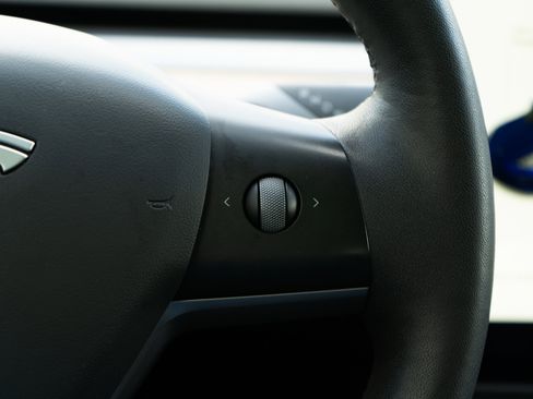 Used 2021 Tesla Model 3 Standard Range Plus image 21