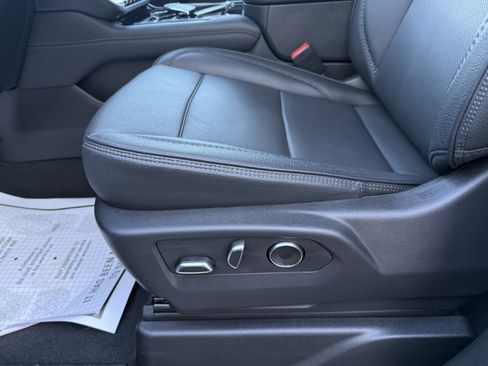 Used 2025 GMC Yukon XL Denali image 33