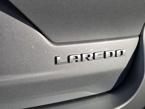 Certified 2025 Jeep Grand Cherokee Laredo RWD image 5