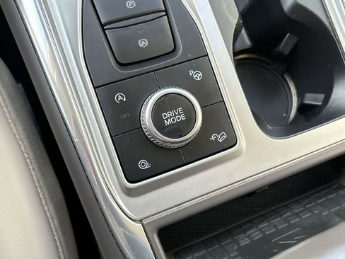 Used 2020 Ford Explorer Platinum w/ Premium Technology Package image 28