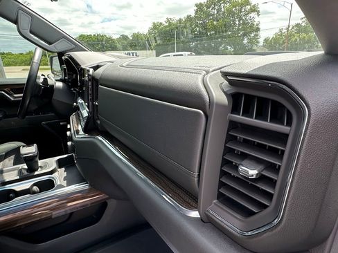 Used 2025 Chevrolet Silverado 1500 LT Trail Boss w/ Convenience Package II AWD/4WD image 17