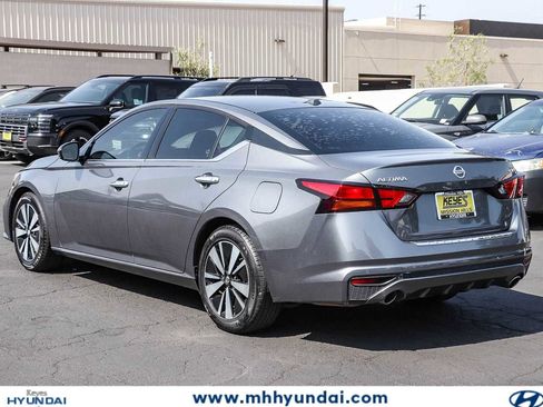Used 2019 Nissan Altima 2.5 SV FWD image 2