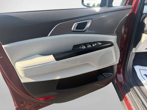 Used 2023 Kia Carnival LX FWD image 14