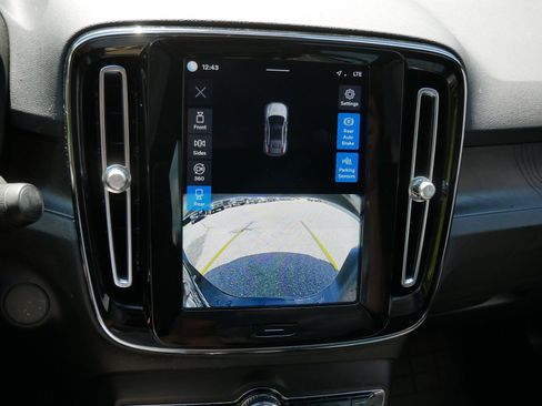 Certified 2023 Volvo C40 P8 Recharge Ultimate w/ Protection Package Premier AWD/4WD image 21