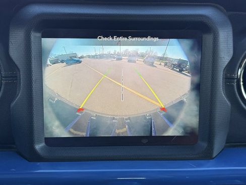 Used 2022 Jeep Wrangler Unlimited Sahara AWD/4WD image 12