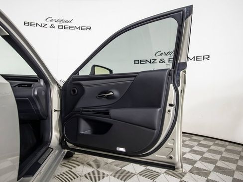 Used 2022 Lexus ES 300h w/ Premium Package FWD image 19