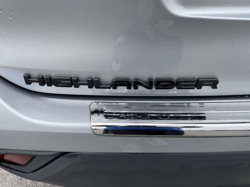 Used 2022 Toyota Highlander LE image 25