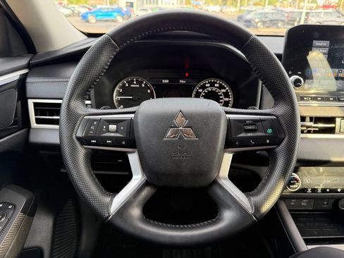Used 2024 Mitsubishi Outlander SE AWD/4WD image 7