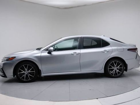 Used 2024 Toyota Camry SE FWD image 2