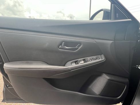 Used 2025 Nissan Sentra S FWD image 18