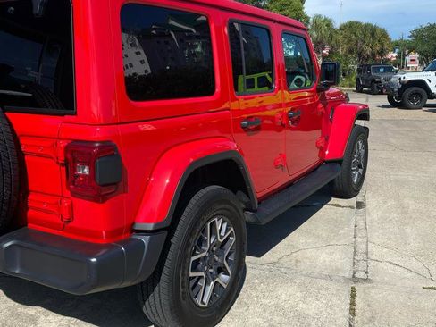 Used 2026 Jeep Wrangler Unlimited Sahara AWD/4WD image 7