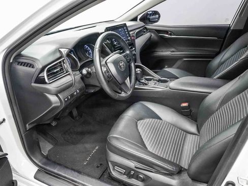 Used 2022 Toyota Camry SE w/ Convenience Package FWD image 17