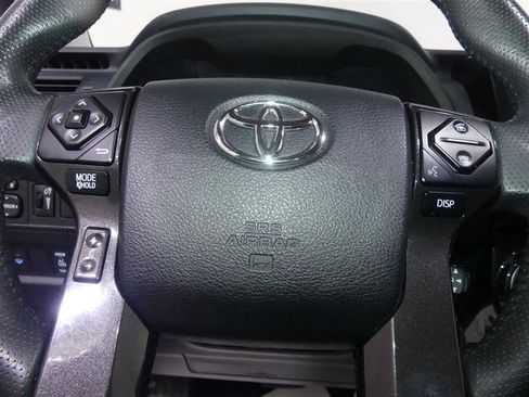 Used 2018 Toyota 4Runner TRD Off-Road Premium AWD/4WD image 30