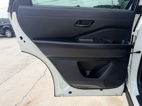 Used 2023 Nissan Pathfinder S AWD/4WD image 27